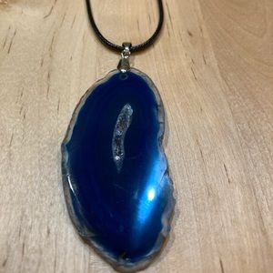 DONATED NWOT Deep Blue Agate stone pendant